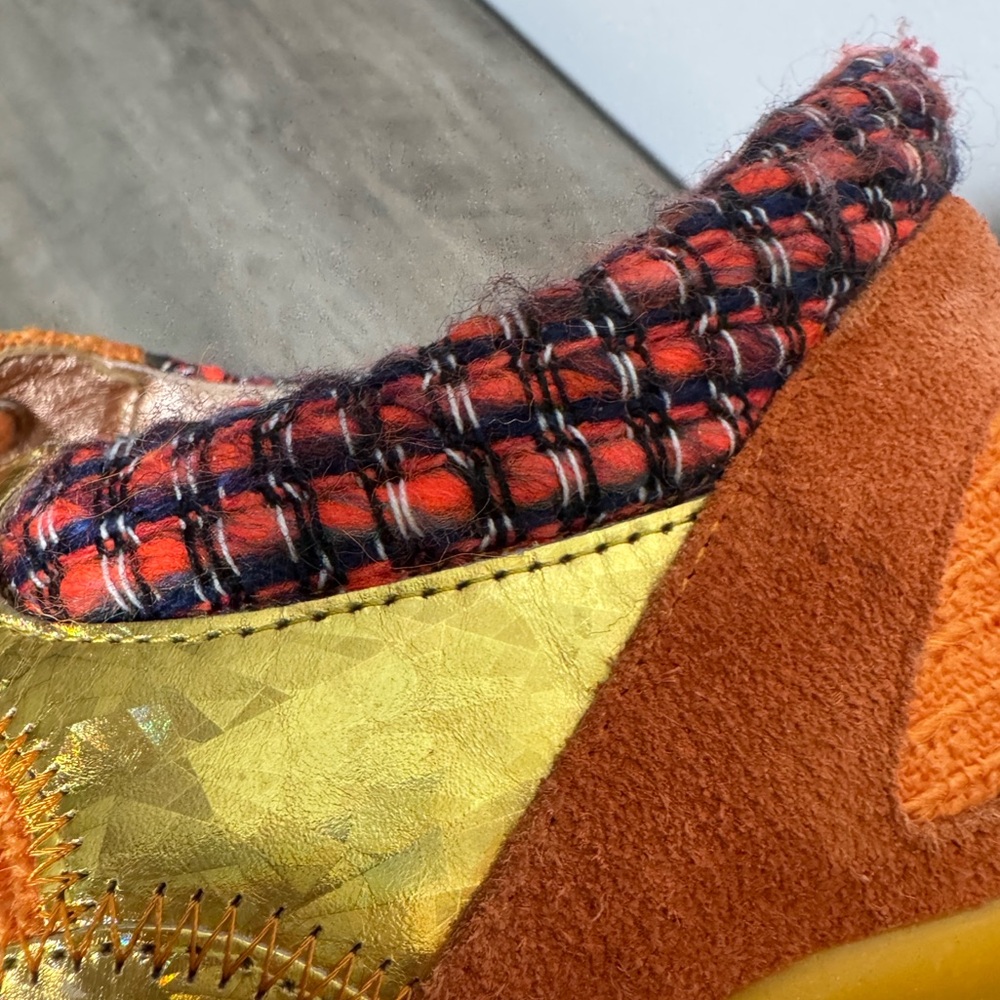 Chanel metallic gold orange tweed sneakers - Picture 5 of 6